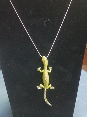 paparazzi Lime Green Gecko Pendant Necklace with Rhinestone Spine